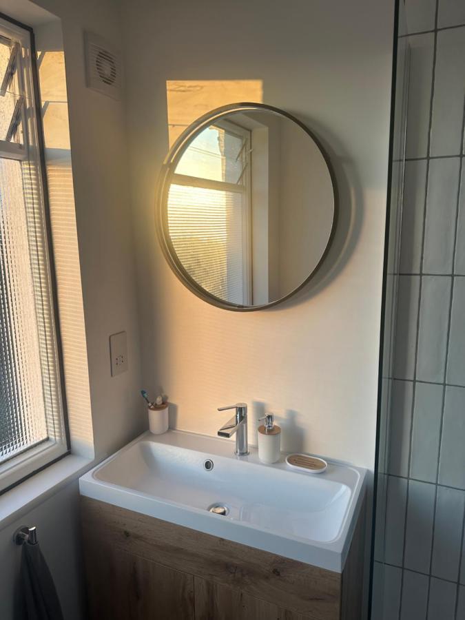 Stylish Unique 3 Bedroom House Гастингс Экстерьер фото